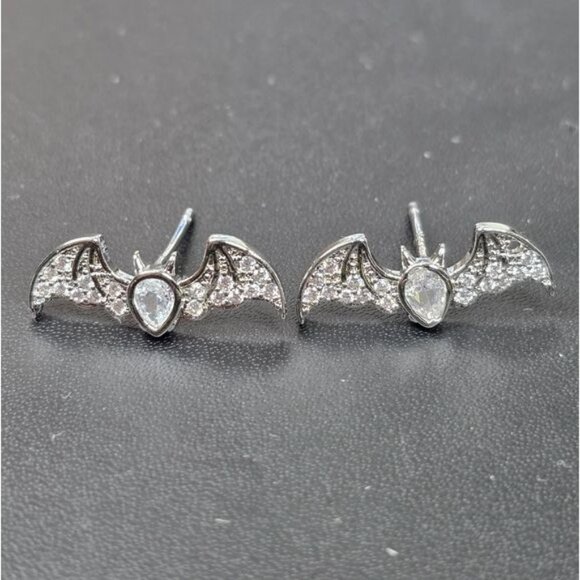 ๐ Elegant Silver Bat Earrings (NWOT) - Picture 2 of 5